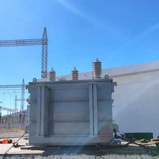 Equipo de trabajo de BS Constructora en instalaciones eléctricas industriales